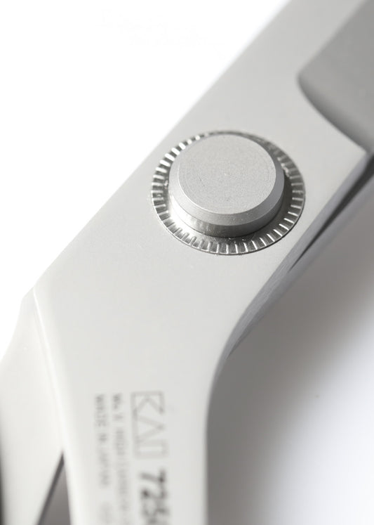 Kai 7000 serie Kleermakerschaar met detail van vijs en moer