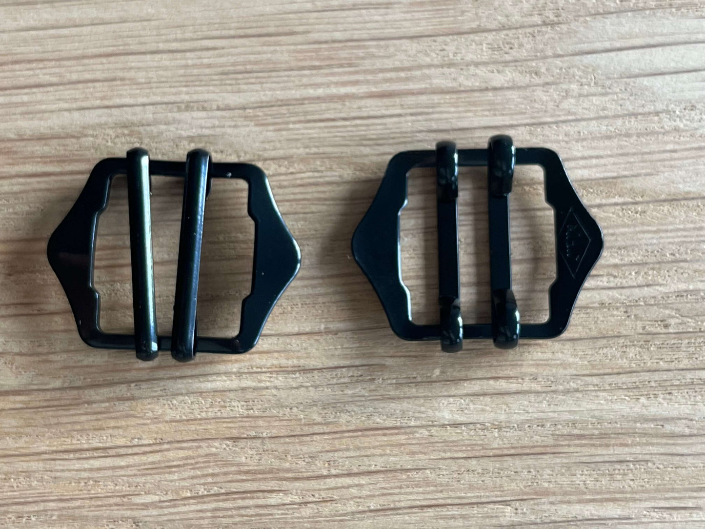 dubbele gespsluiting zwart voor en achterkant