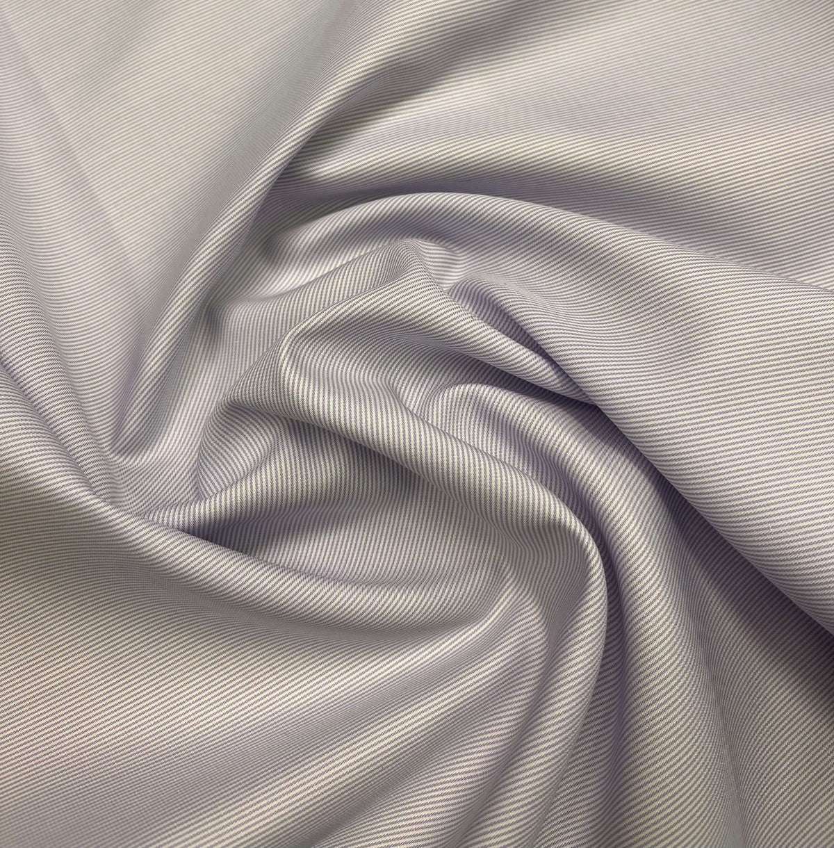Journey twill 120 wit-blauw gestreept draai