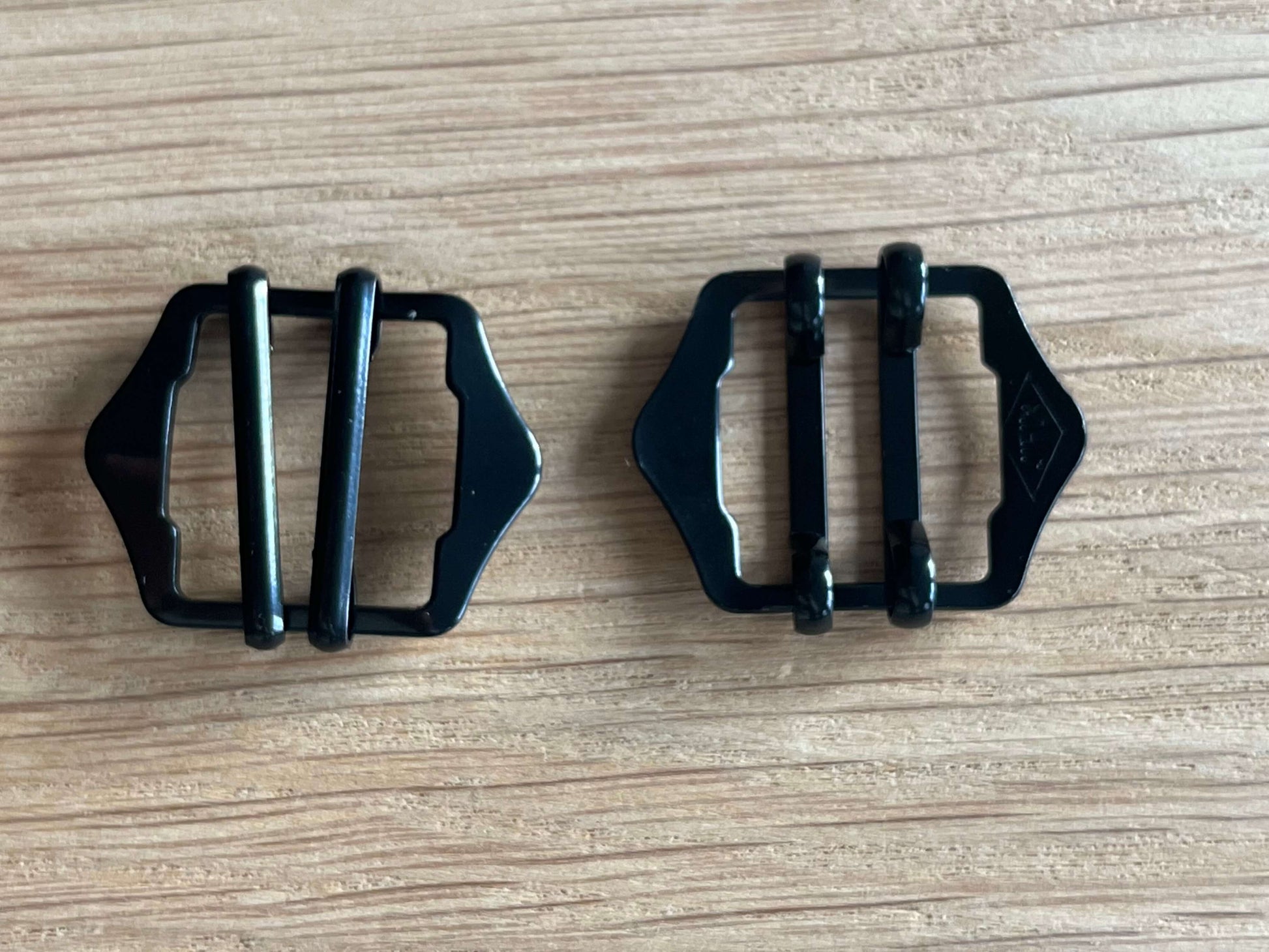 dubbele gespsluiting zwart voor en achterkant